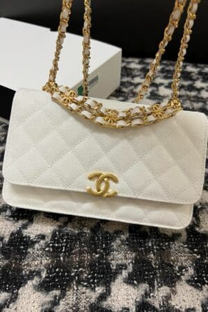 [샤넬] 체인 지갑 woc 캐비어 골드 메탈 화이트 AP3019