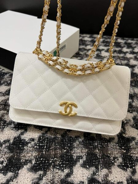 [샤넬] 체인 지갑 woc 캐비어 골드 메탈 화이트 AP3019
