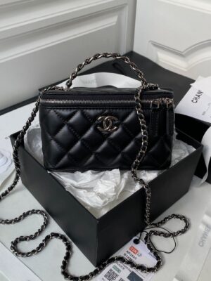 [샤넬] 베니티백 램스킨 탑 핸들 체인 블랙/핑크/네이비 AP3593