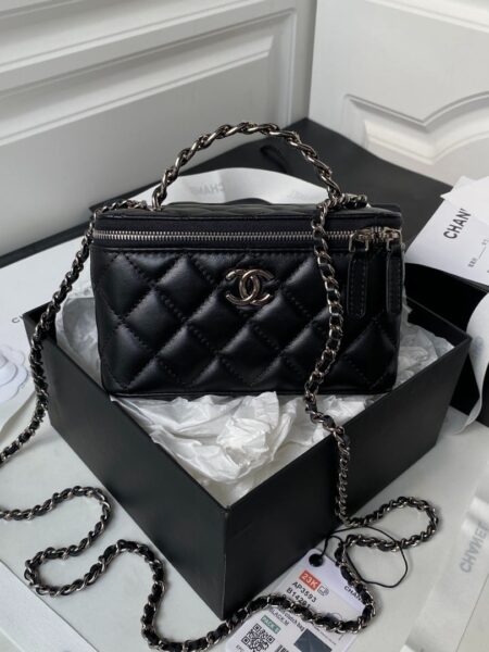 [샤넬] 베니티백 램스킨 탑 핸들 체인 블랙/핑크/네이비 AP3593