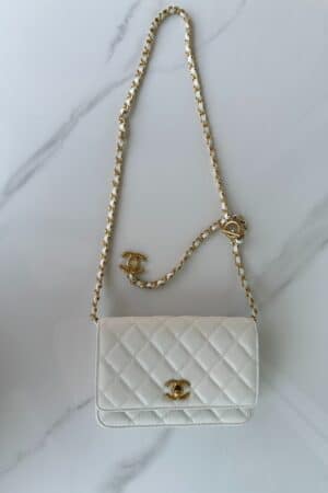 [샤넬] 플랩 폰홀더 백 화이트 캐비어 카프스킨 금장 AP3479