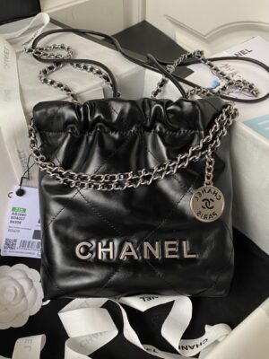 [샤넬] 22 미니 샤이니 카프스킨 핸드백 은장 AS3980