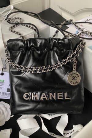 [샤넬] 22 미니 샤이니 카프스킨 핸드백 은장 AS3980