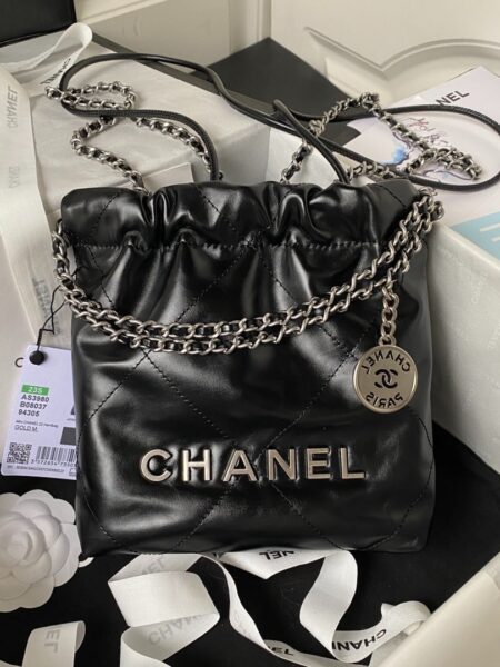 [샤넬] 22 미니 샤이니 카프스킨 핸드백 은장 AS3980