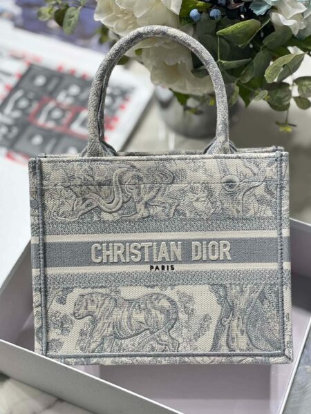 [디올] 스몰 북 토트백 M1265ZRGO