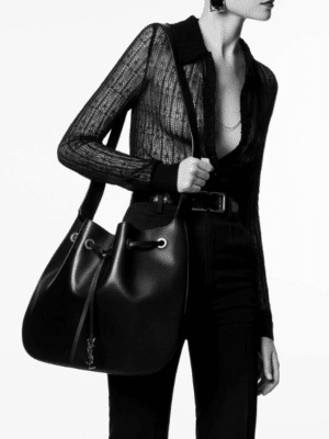 [생로랑] 스무스 가죽 소재의 파리 Vll 라지 플랫 호보 백 697941