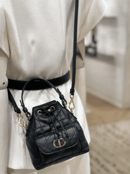 [디올] 카로 나노 버킷백 S5250UNOZ