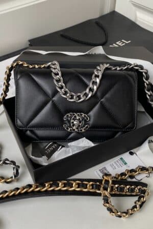 [샤넬] 19 woc 턴락 체인백 AP3267