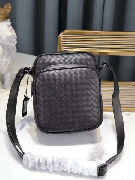 [보테가베네타] 인트레치아토 메신저백 407649