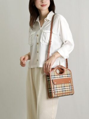 [버버리] 삭 포켓 체크 토트 크로스백 8066166