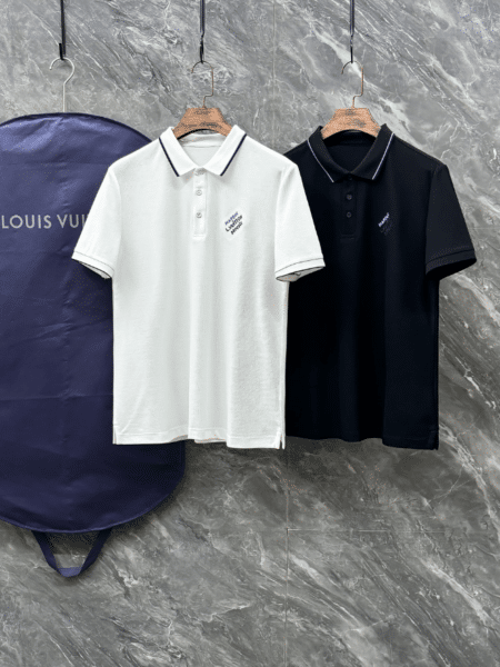 [루이비통] 마르크 시그니처 피케 카라 반팔 티셔츠 (2 COLORS)