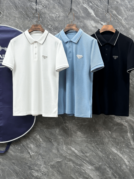 [프라다] 삼각 로고 피케 카라 반팔 티셔츠 (3 COLORS)